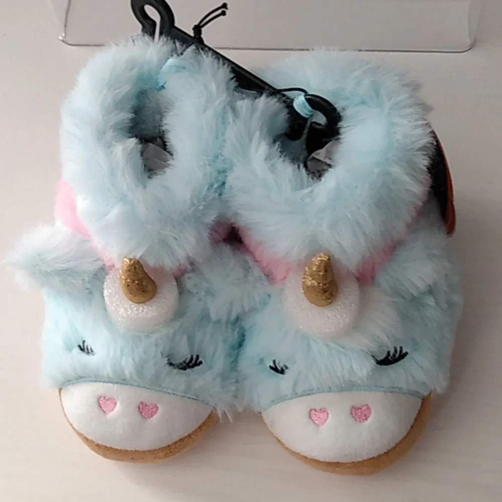 Girls Fuzzy Unicorn Slippers‎ – Size 6   18Months